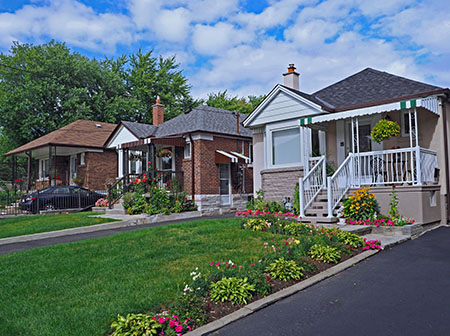 Single family homes with nice lawns